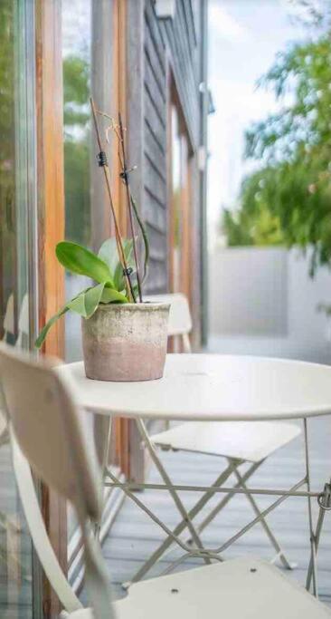 Beautiful Garden Apartment With Private Patio And Garden View Dublin Exterior photo